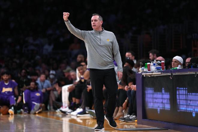 亚冠常规赛对决在即！皇家马德里演练定位球，丹佛掘金密集防守应对的简单介绍